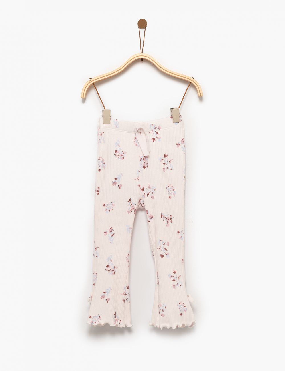 טייץ מתרחב עם שסע ופפיון