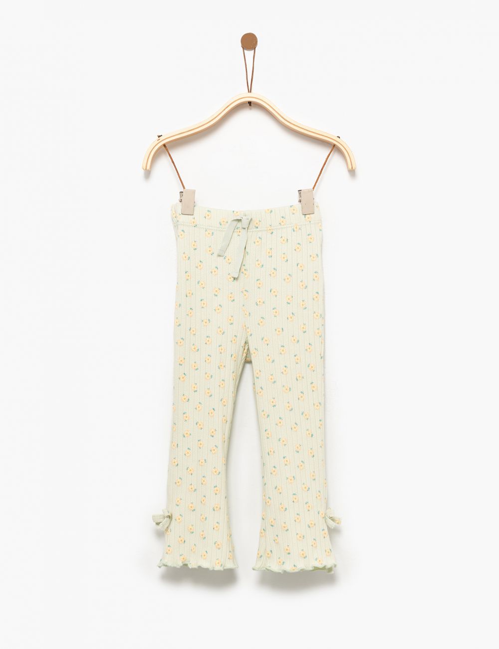 טייץ מתרחב עם שסע ופפיון