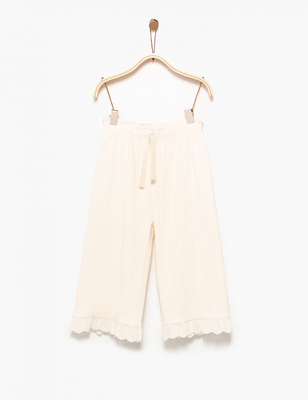 מכנסיים עם רקמות