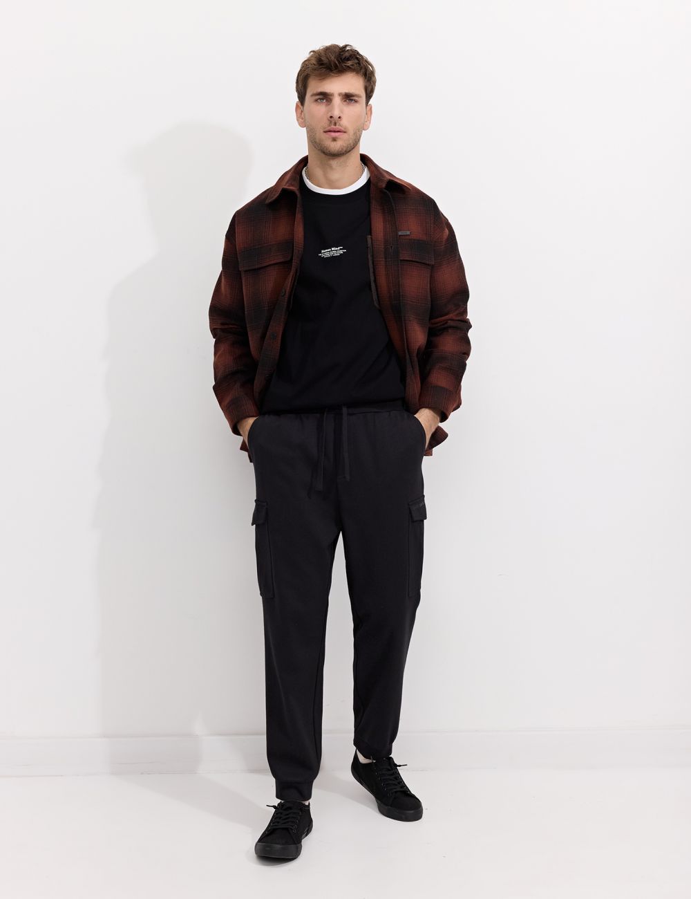 מכנסי JOGGER עם טקסטורה