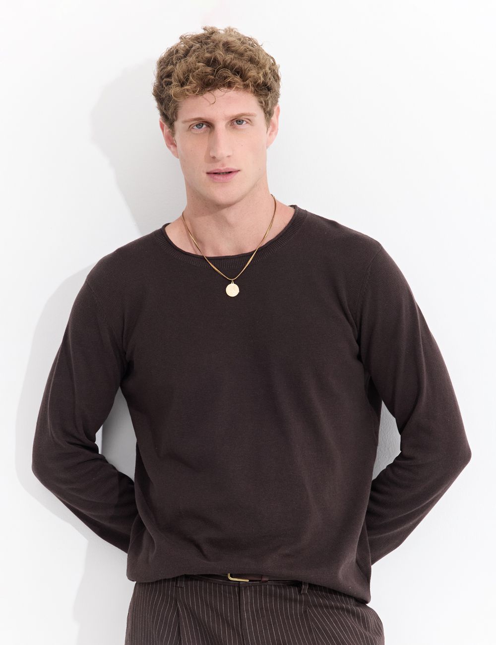 סריג עם צווארון מסתלסל