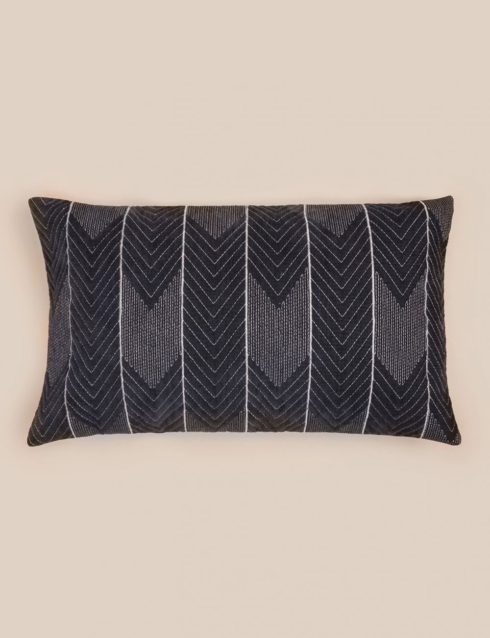 כיסוי כרית קטיפה רקמה כחול כהה