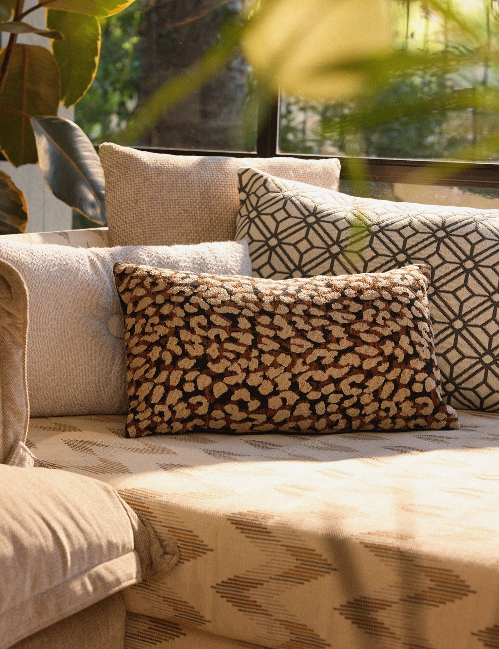 כרית נוי קטיפה מנומרת 30X50CM