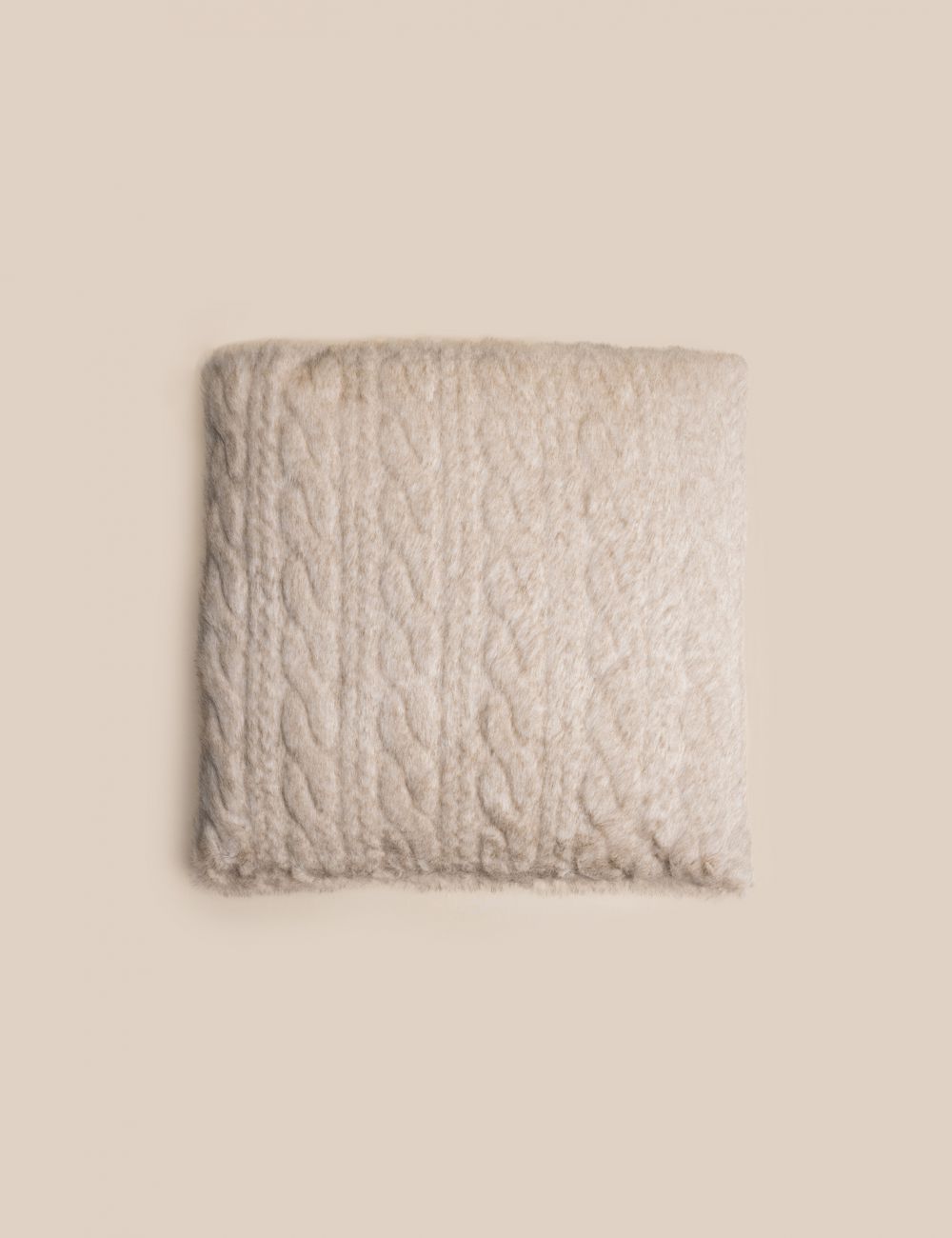 כרית דמוי פרווה צמות 45X45CM