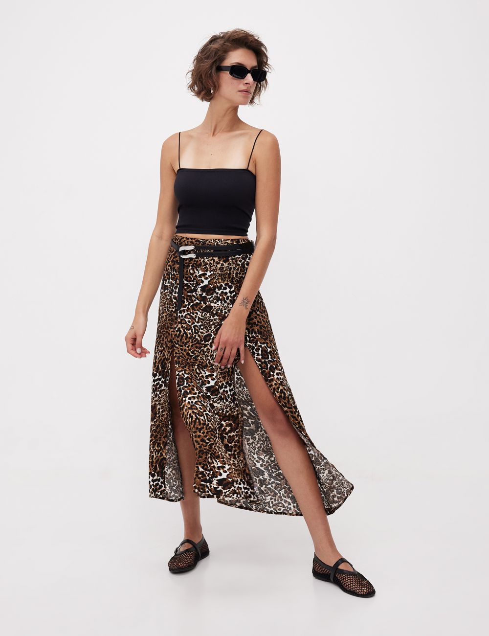 חצאית מידי עם שסעים