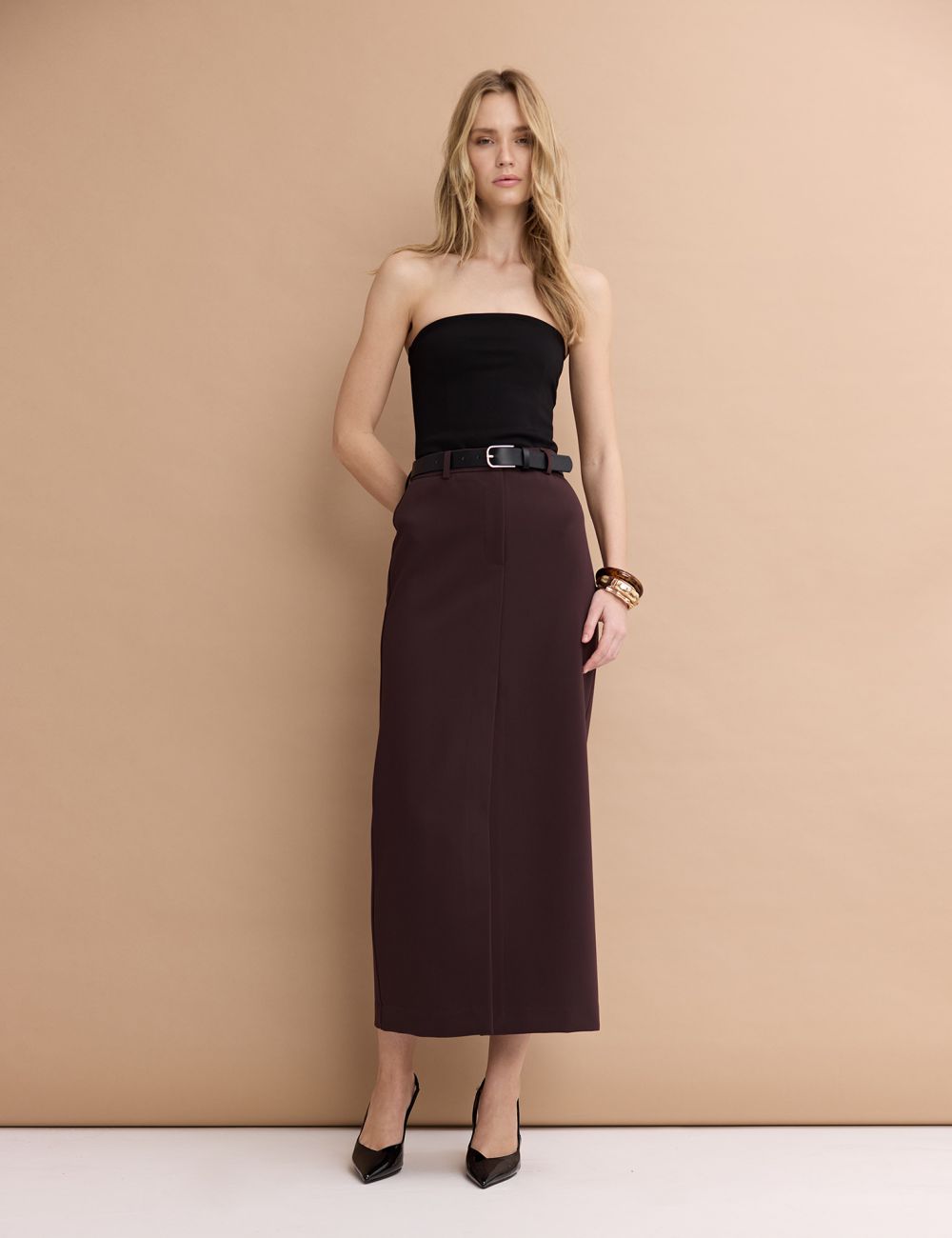 חצאית ישרה עם חגורה