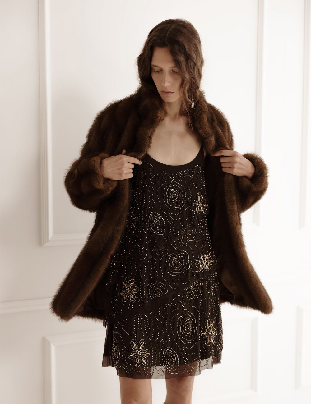 שמלת מיני עם חרוזים רקומים