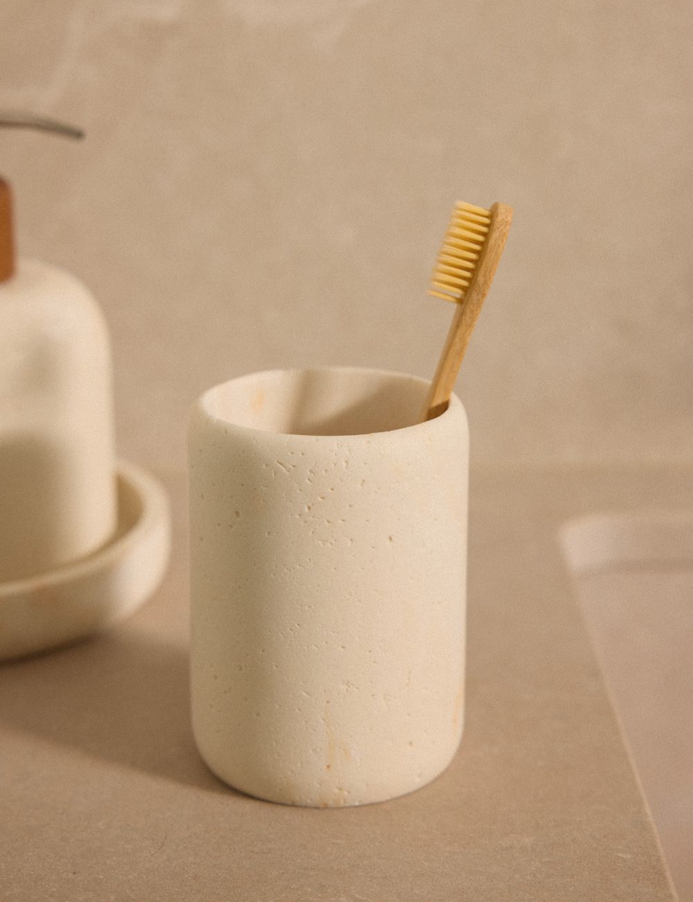 כוס למברשת שינים בשילוב עץ יעל