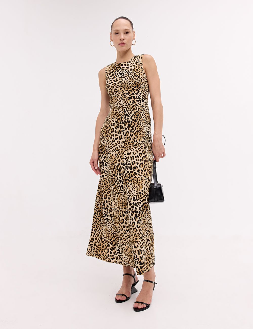 שמלת ויסקוזה מתרחבת באורך מידי