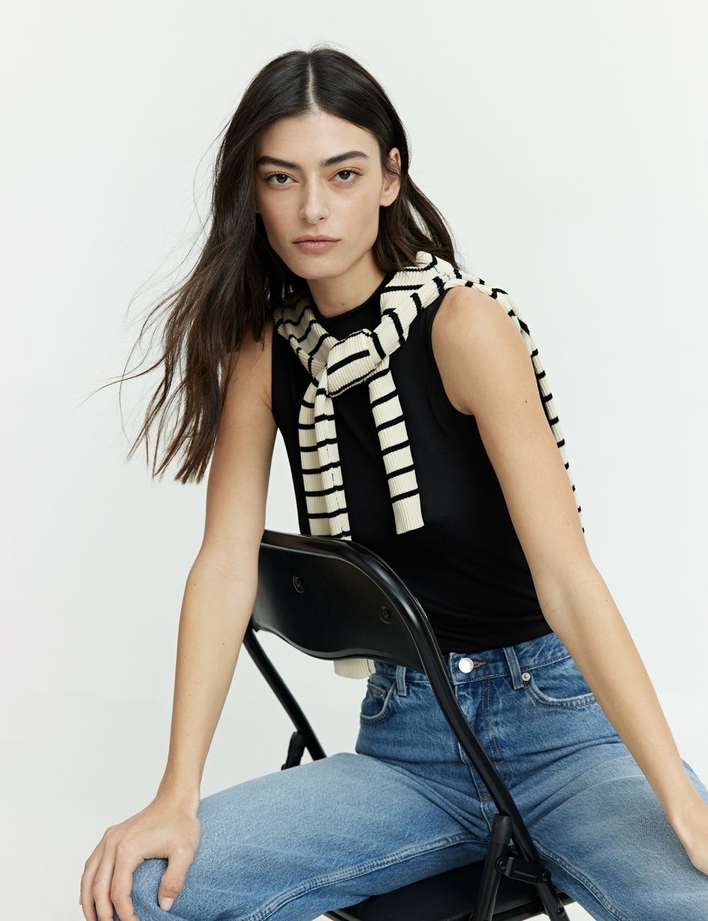 גופיית צווארון גולף נמוך