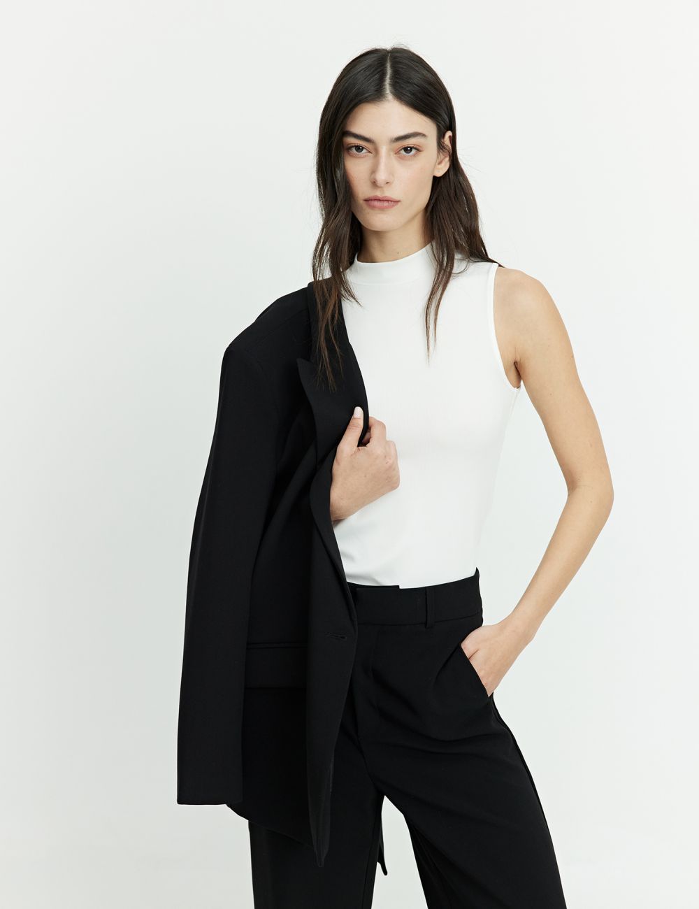 גופיית צווארון גולף נמוך