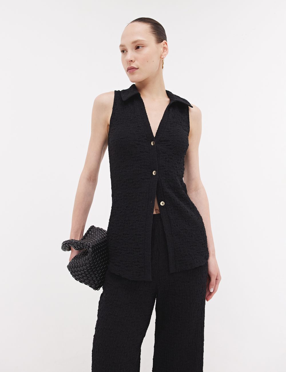 גופייה עם סגירת כפתורים מבד טקסטורה