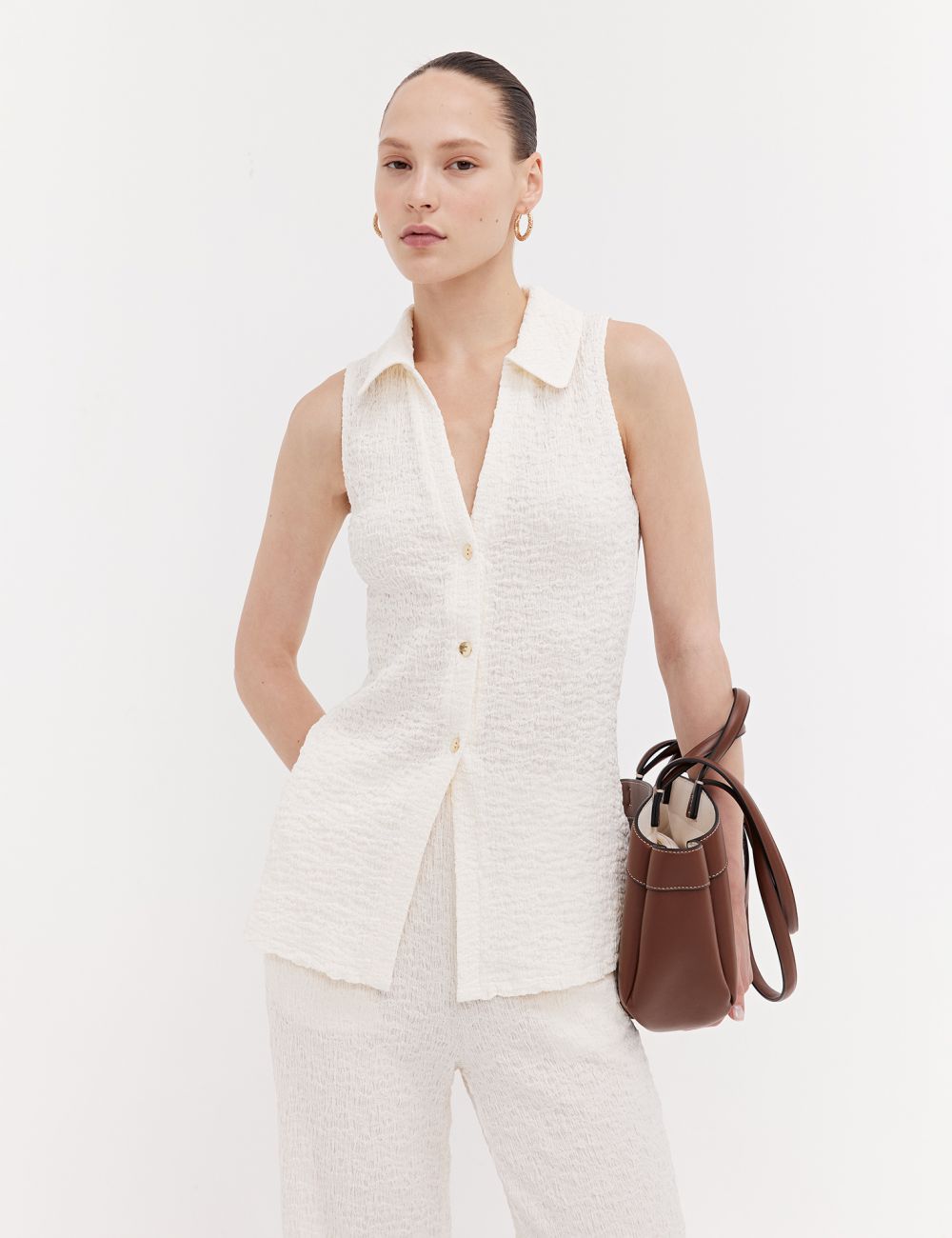 גופייה עם סגירת כפתורים מבד טקסטורה