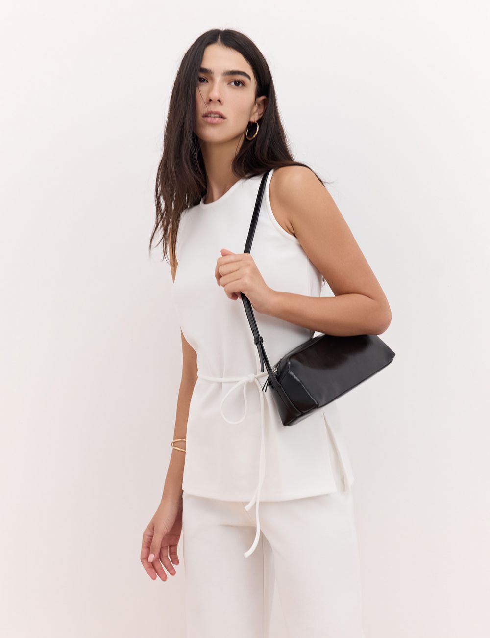 גופייה רחבה עם קשירה