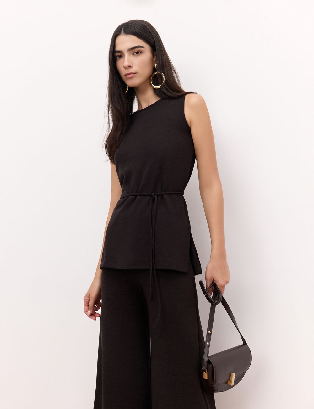 גופייה רחבה עם קשירה