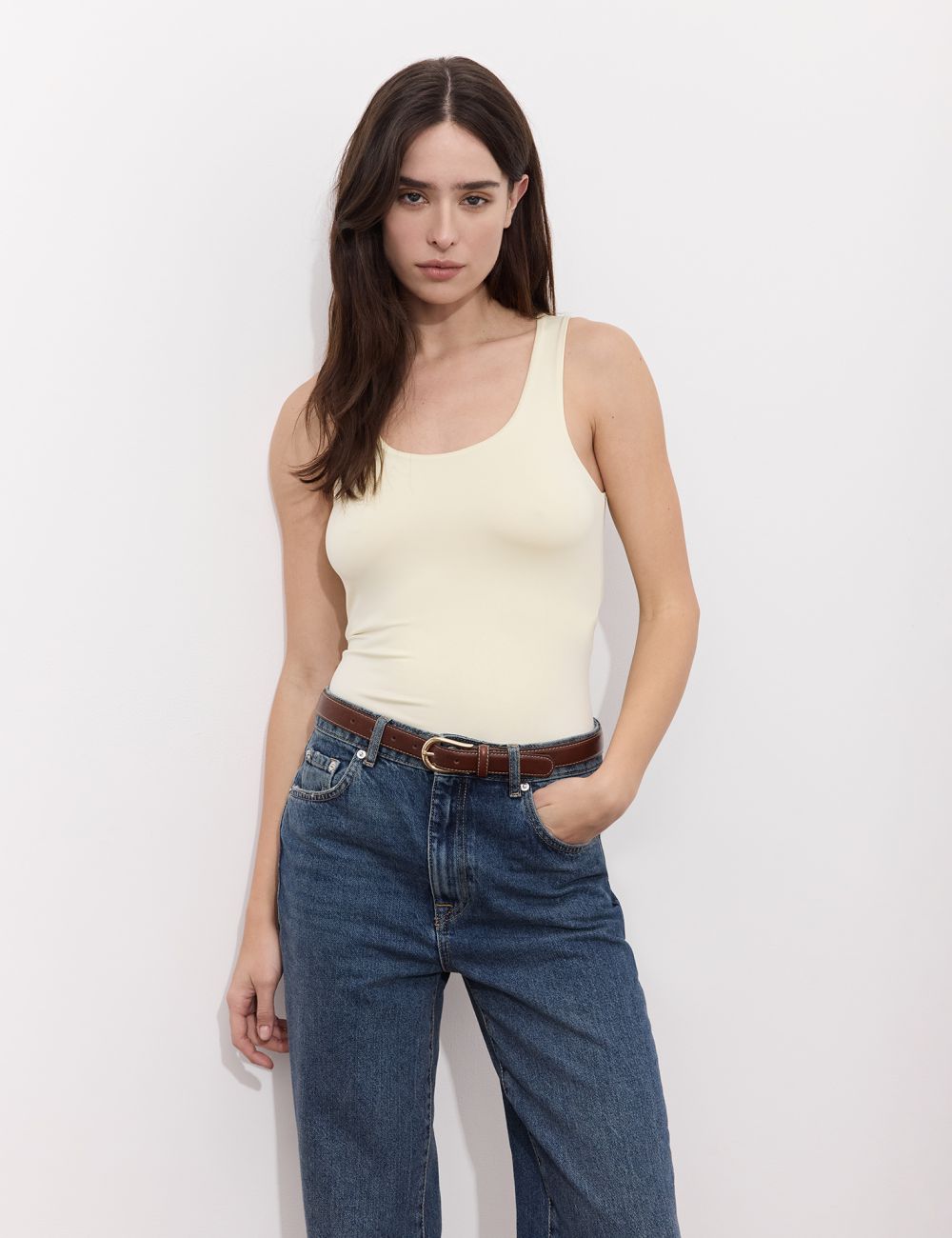 גופייה עם מפתח מרובע