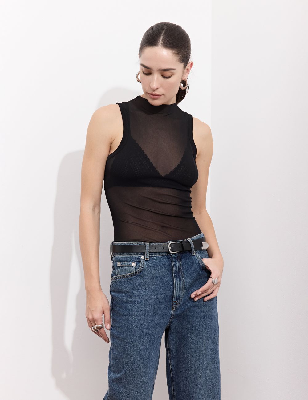 גופיית סריג עם צווארון גבוה