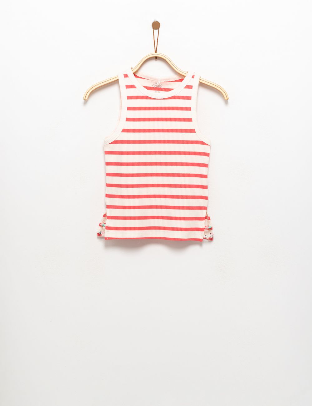 גופיית ריב עם חתכים