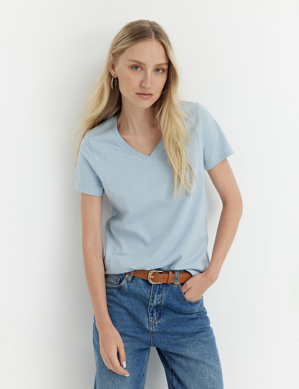 טי-שירט בייסיק מפתח V