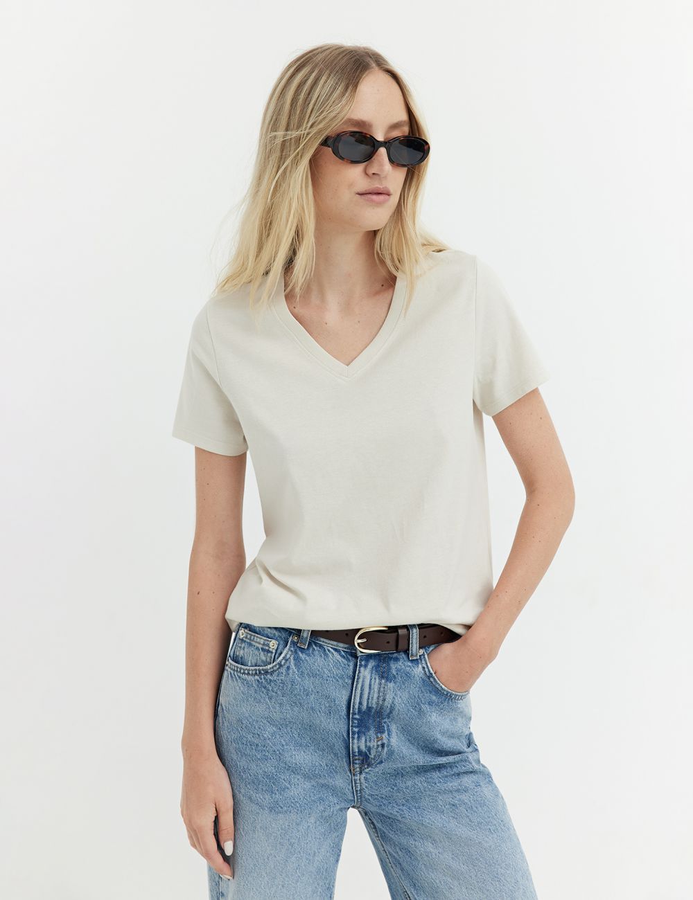 טי-שירט בייסיק מפתח V