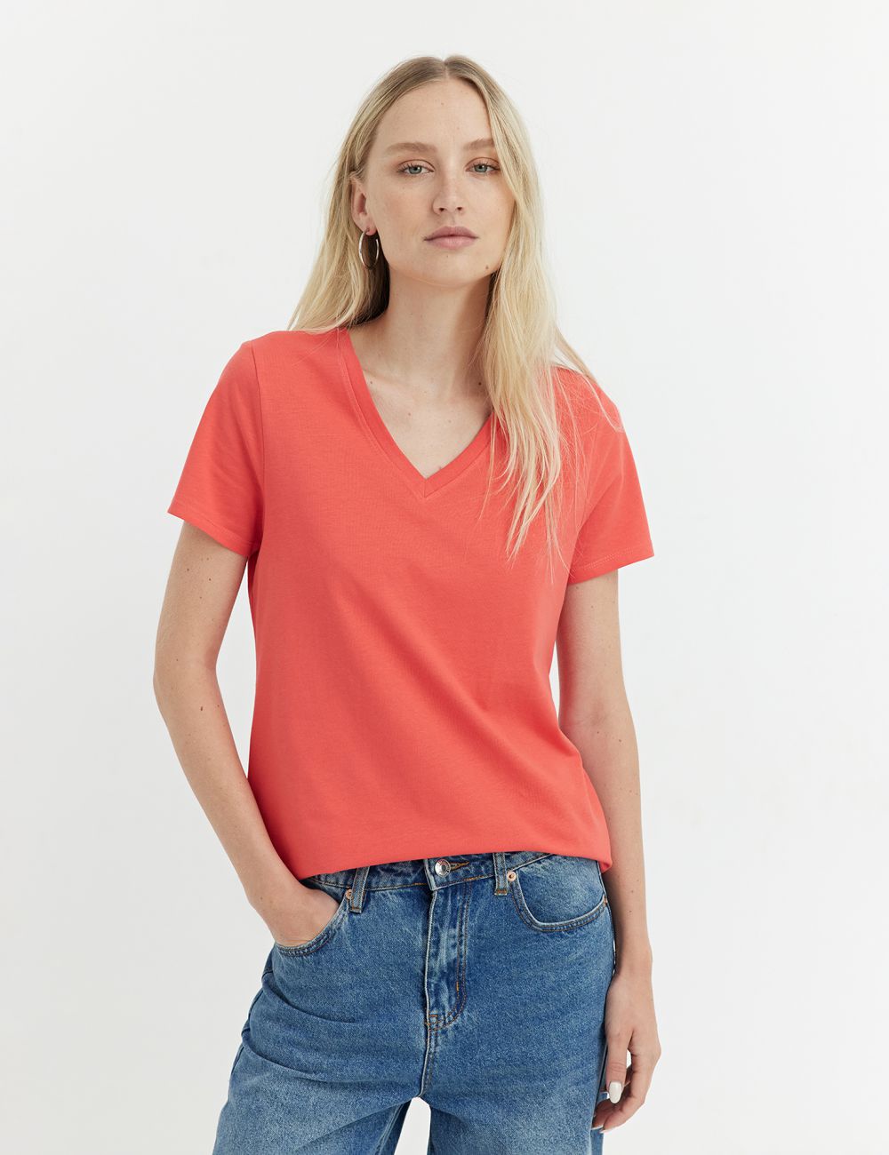 טי-שירט בייסיק מפתח V