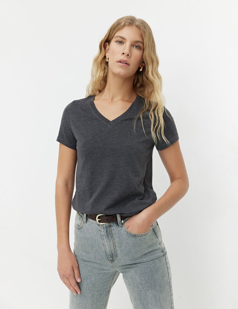 טי-שירט בייסיק מפתח V