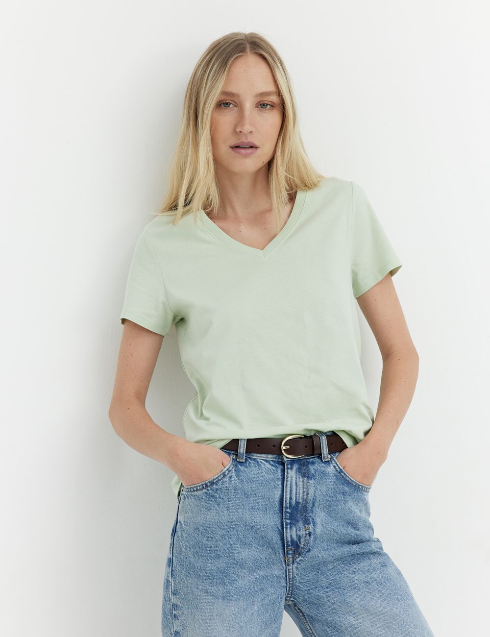 טי-שירט בייסיק מפתח V