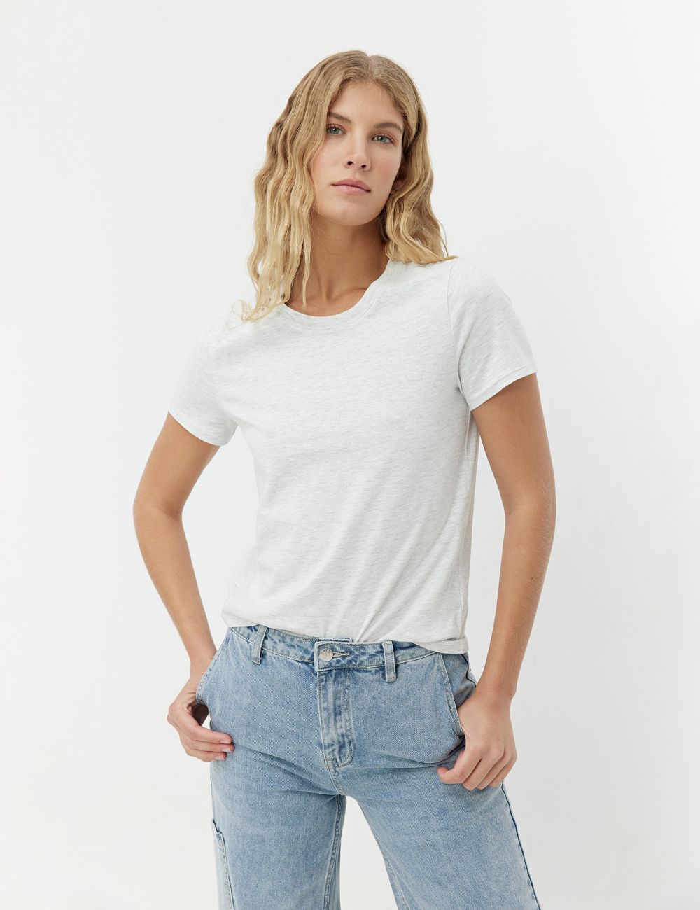 טי-שירט בייסיק מפתח עגול