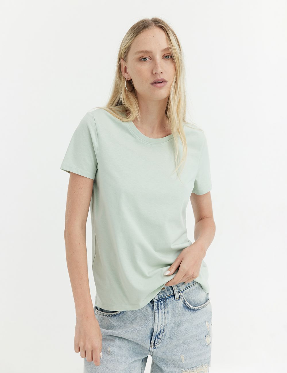 טי-שירט בייסיק מפתח עגול