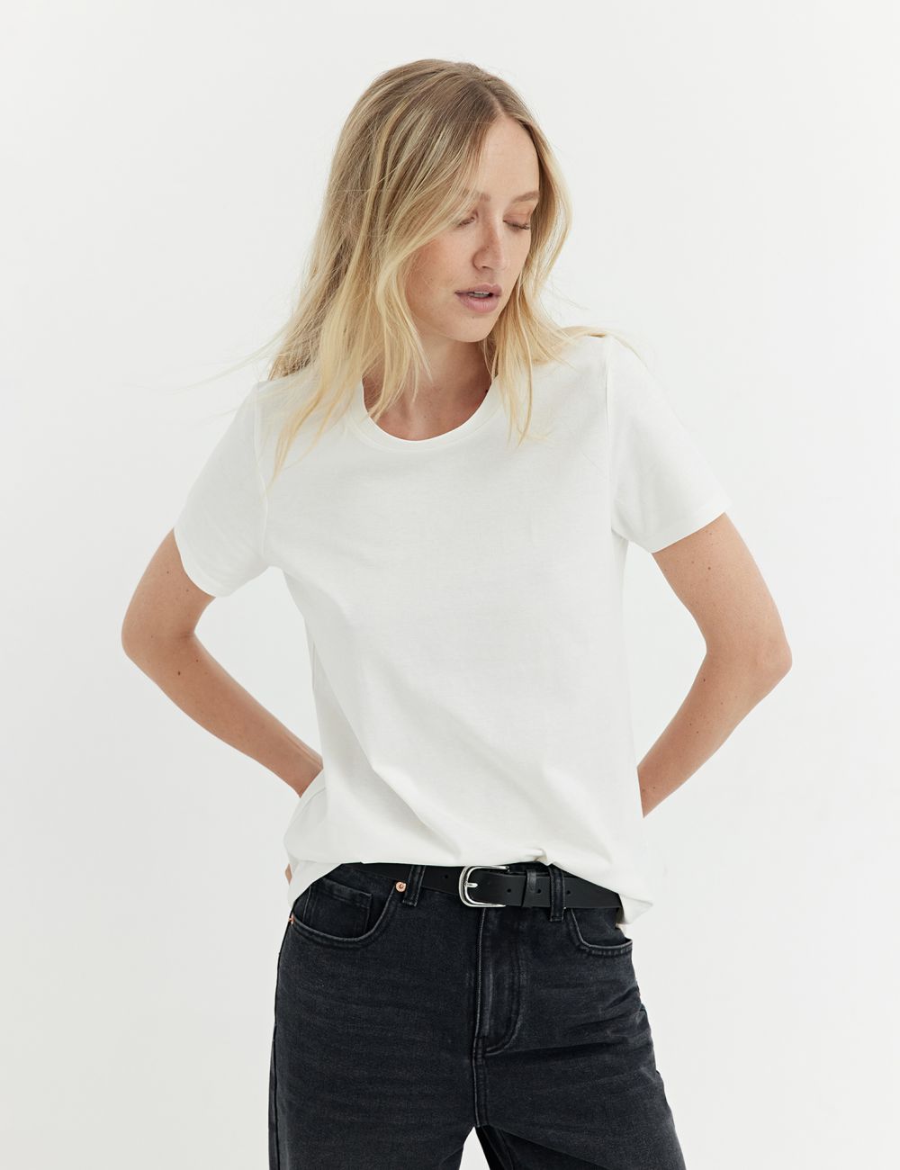 טי-שירט בייסיק מפתח עגול