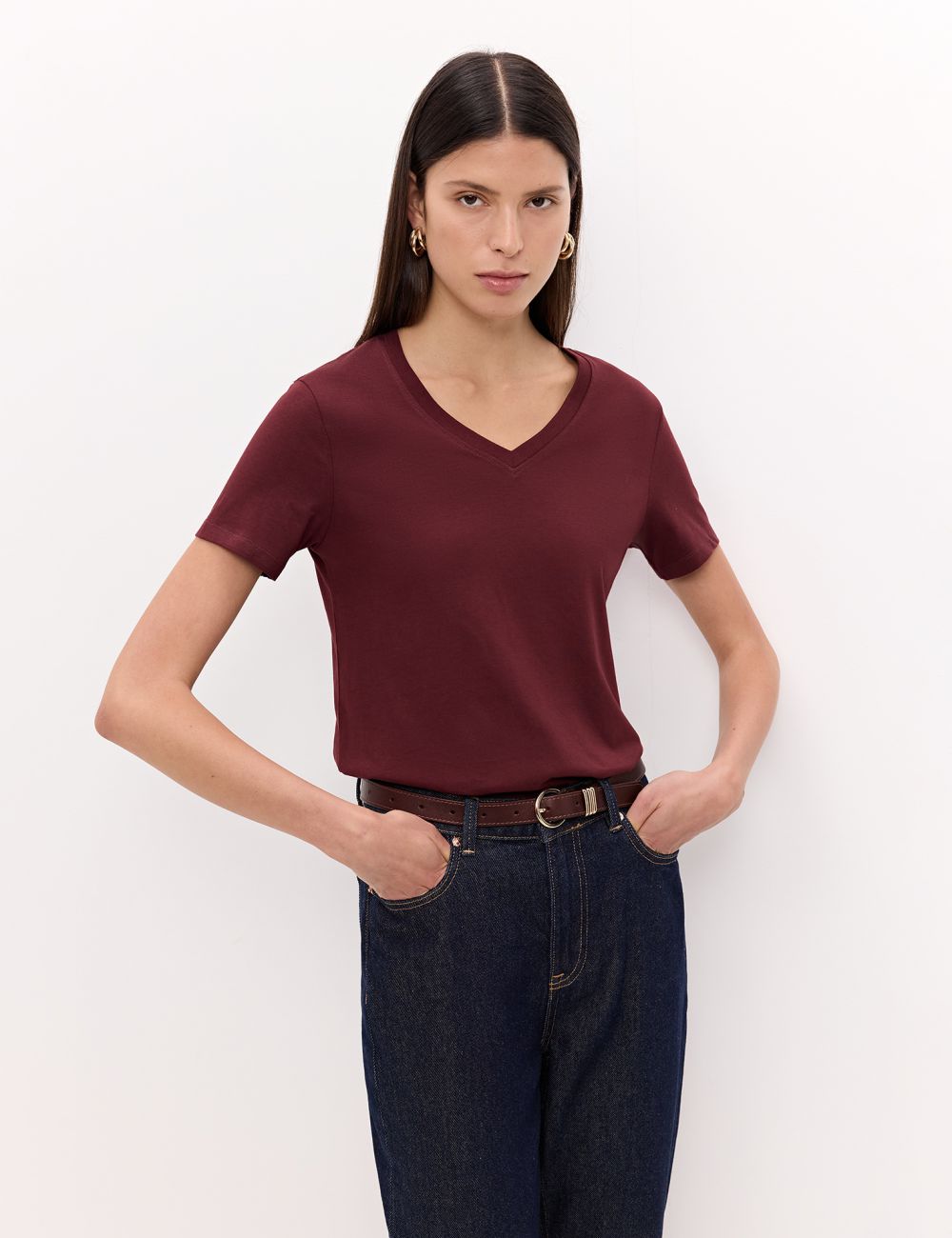 חולצת טי עם צווארון ווי