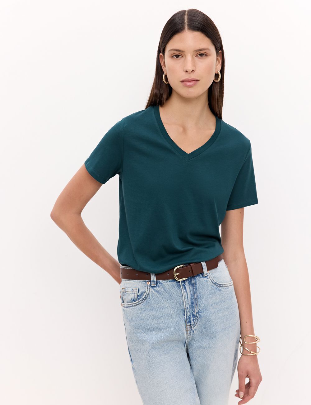 חולצת טי עם צווארון ווי