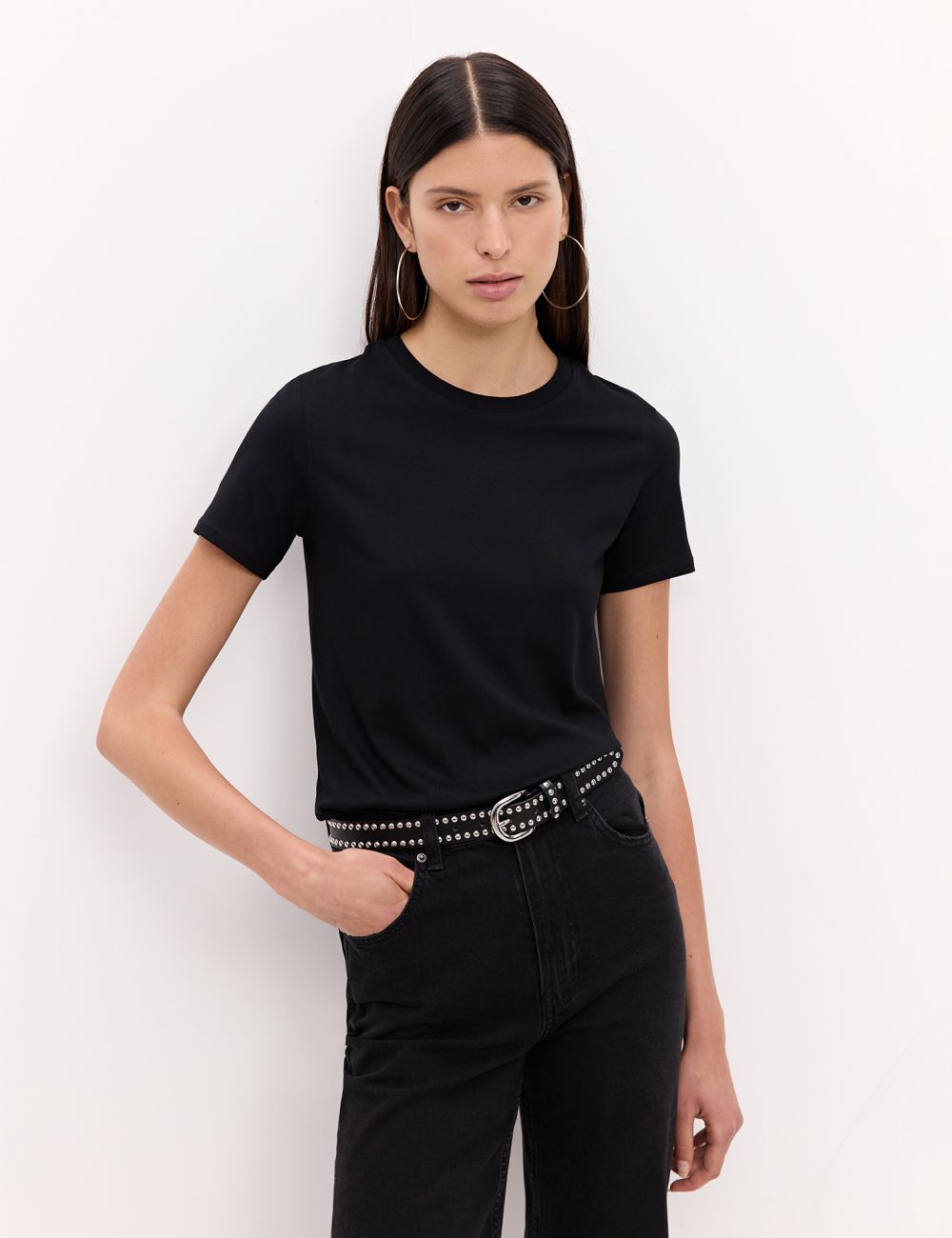 חולצת טי עם צווארון עגול