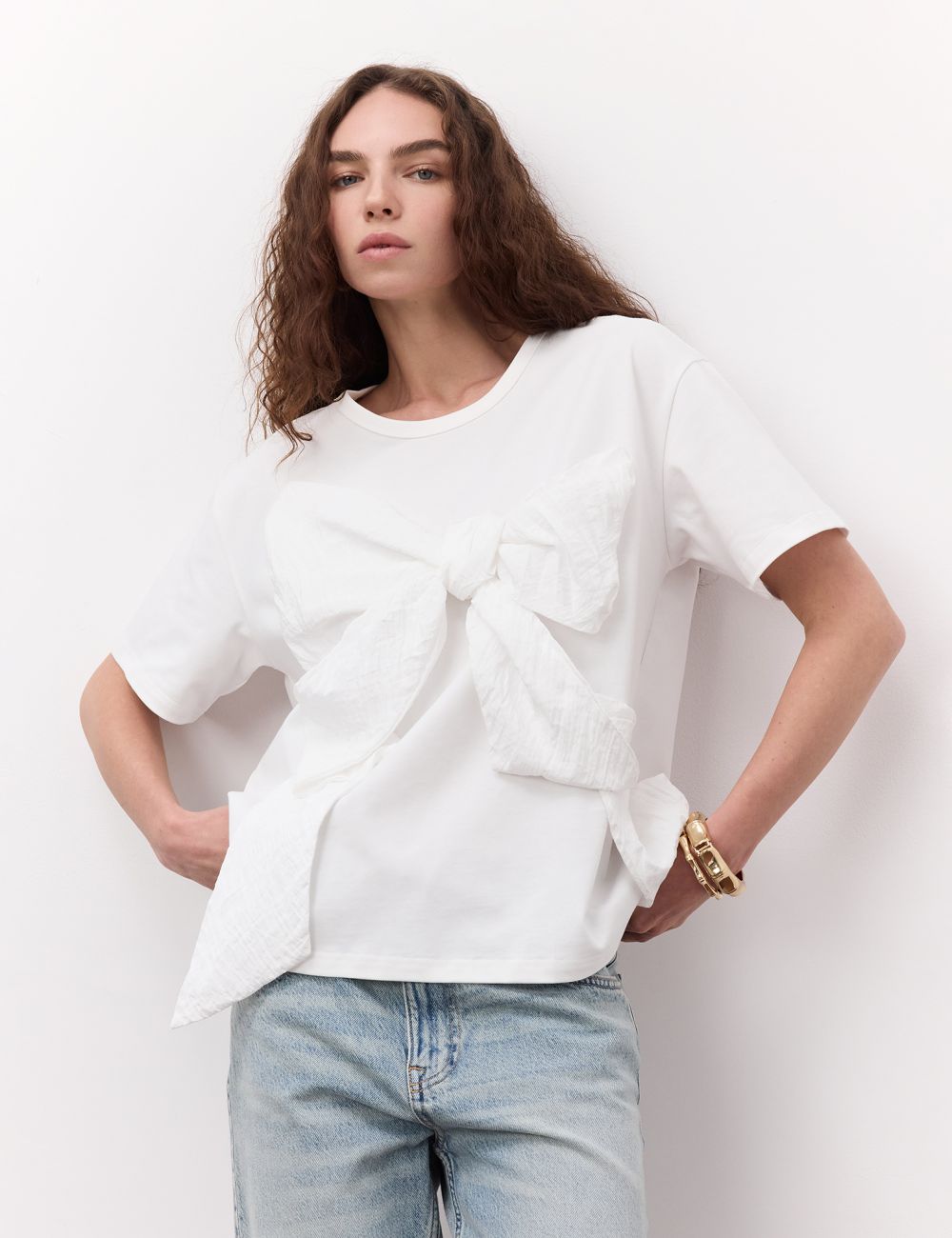 טי שירט אוברסייז עם קישוט סרט