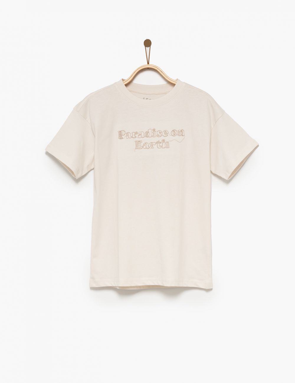 טישרט עם רקמה