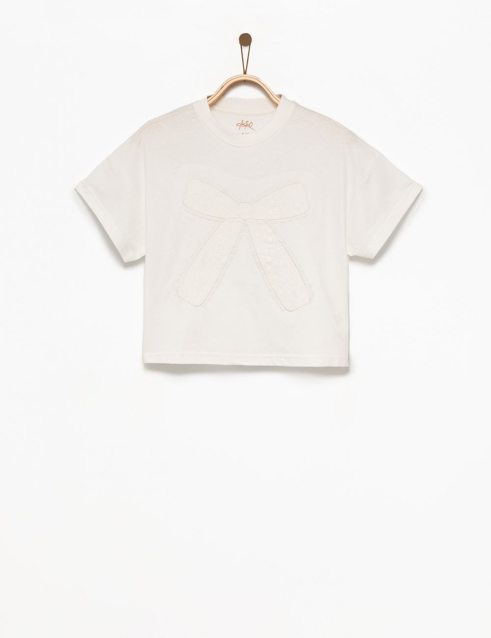 טי עם פאטצ׳ תחרה