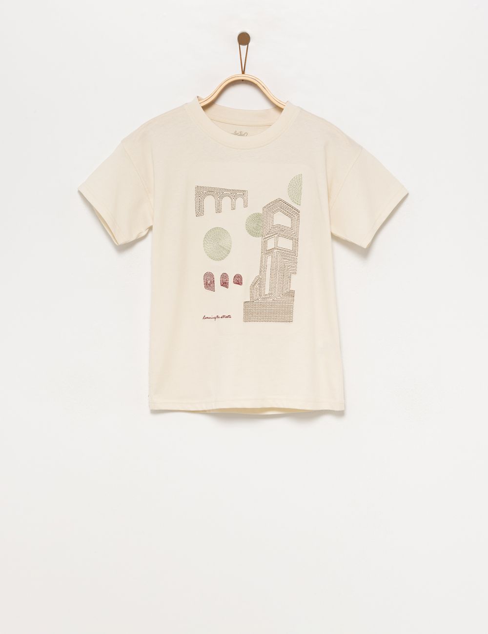 טישרט עם רקמה