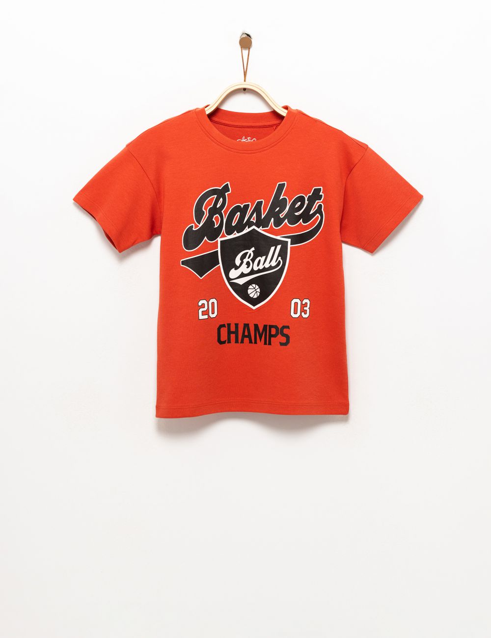 חולצת טי עם דפוס