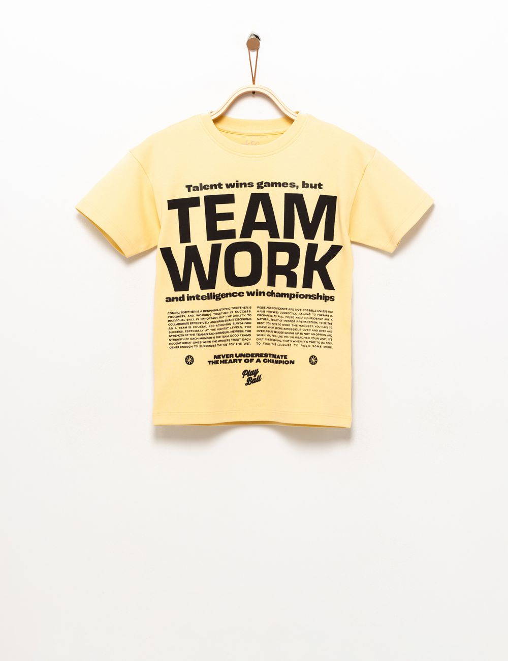 חולצת טי עם דפוס