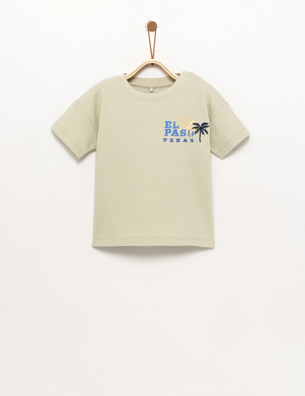 טי שירט עם טקסטורה