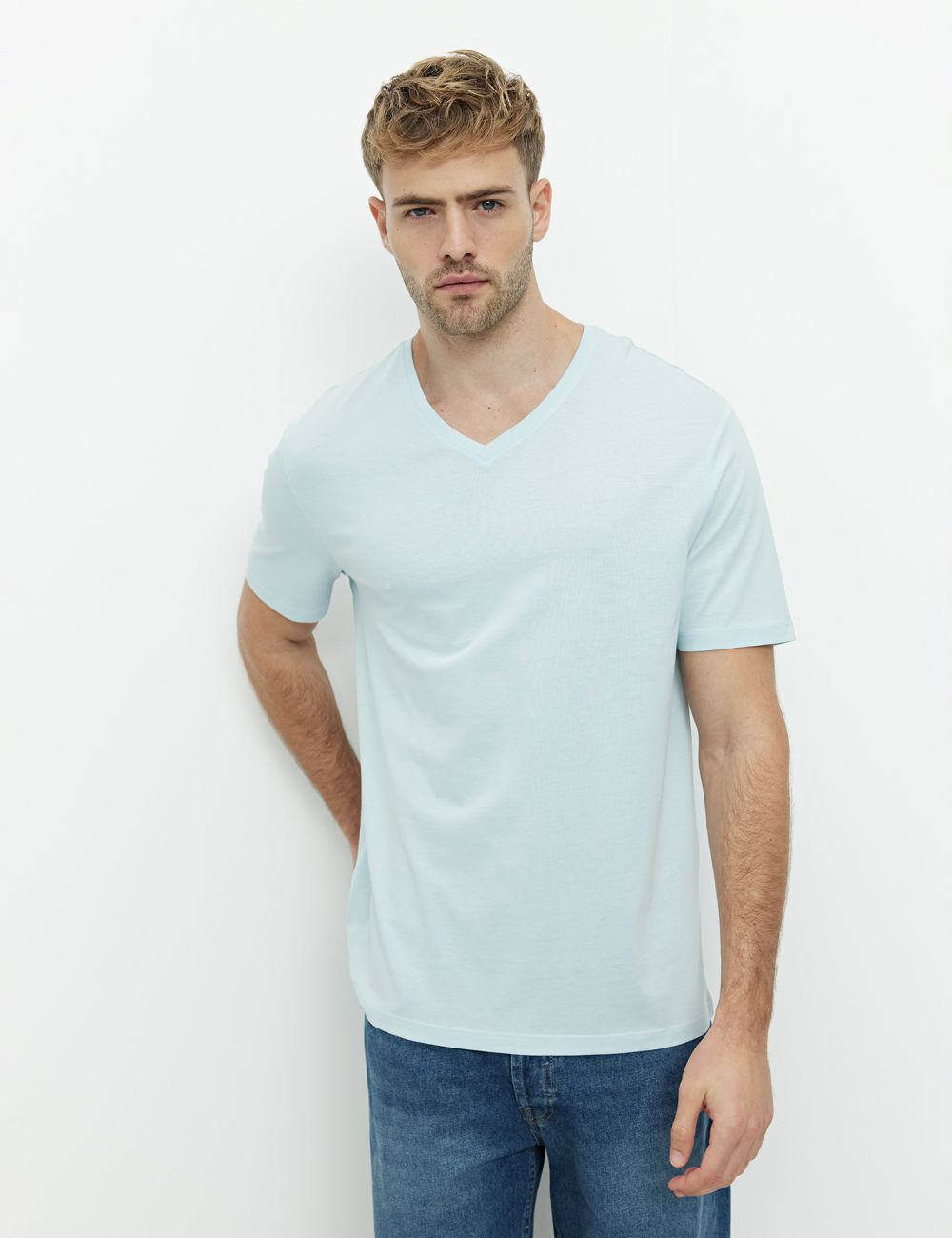 טי שירט פימה עם צווארון v