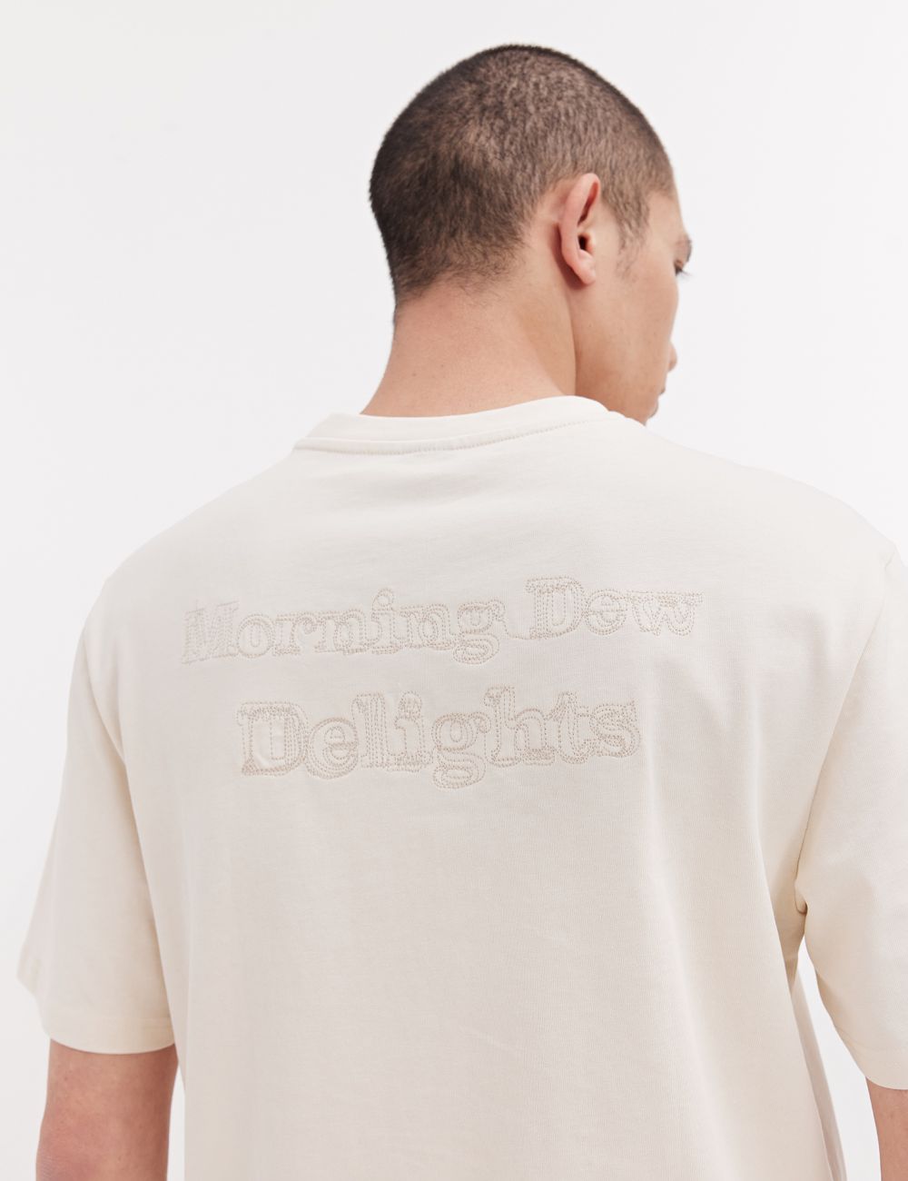 טי שירט עם ריקמה