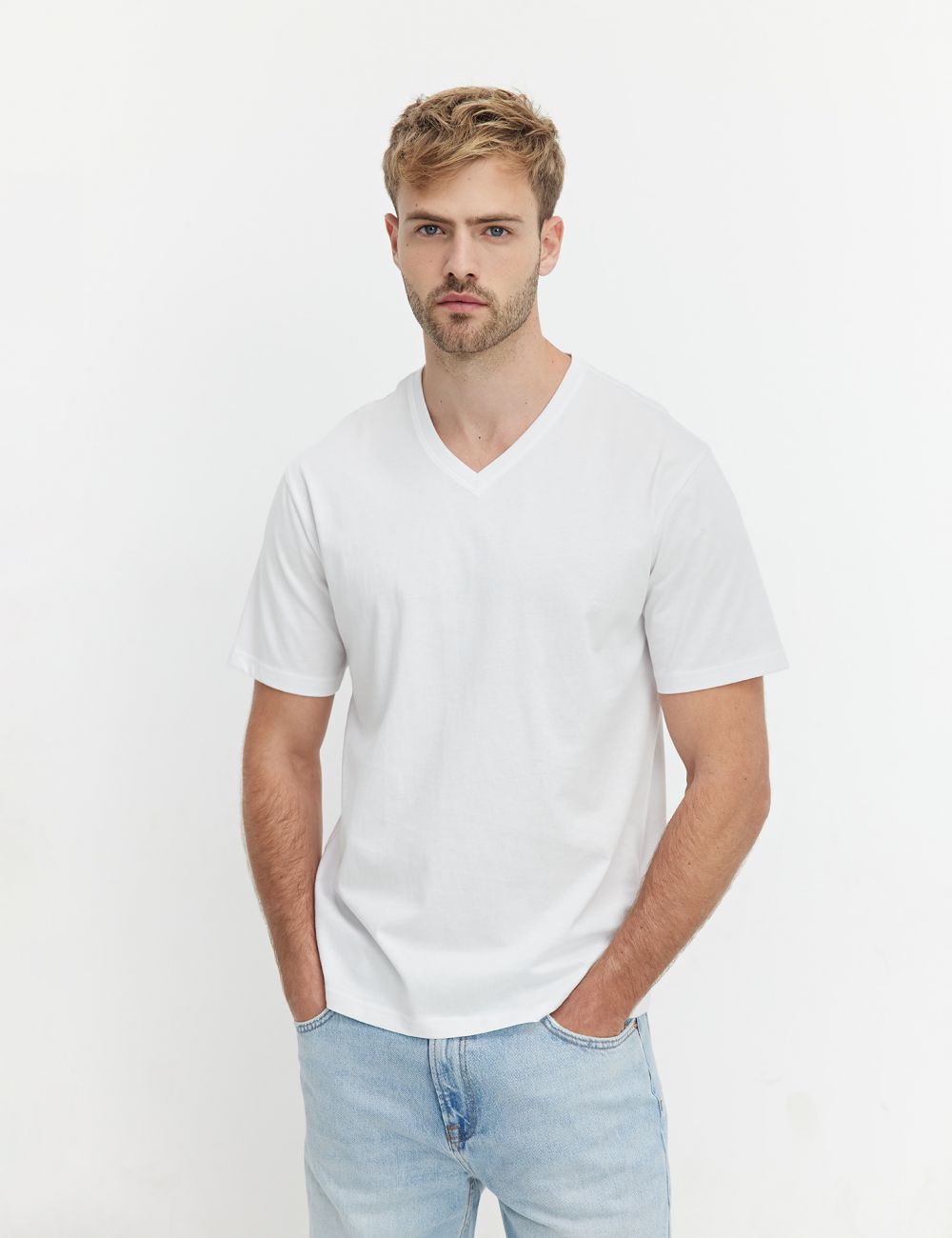 טי-שירט V בייסיק Regular Fit