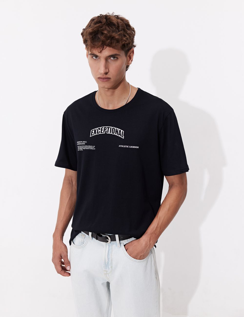 טי שירט עם דפוס קדמי