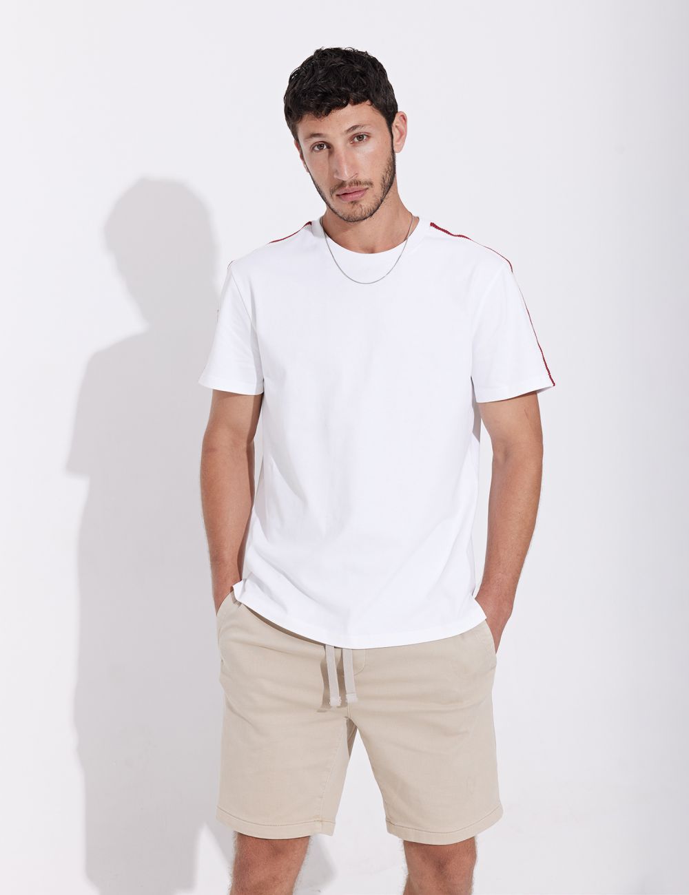 טי-שירט מעוטרת