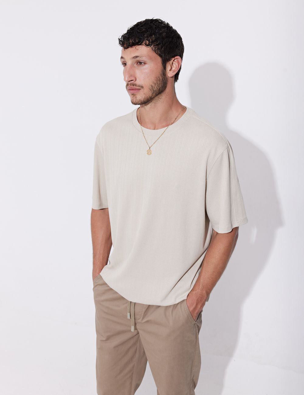 טי Relaxed fit עם טקסטורה ופאנלים בשרוולים