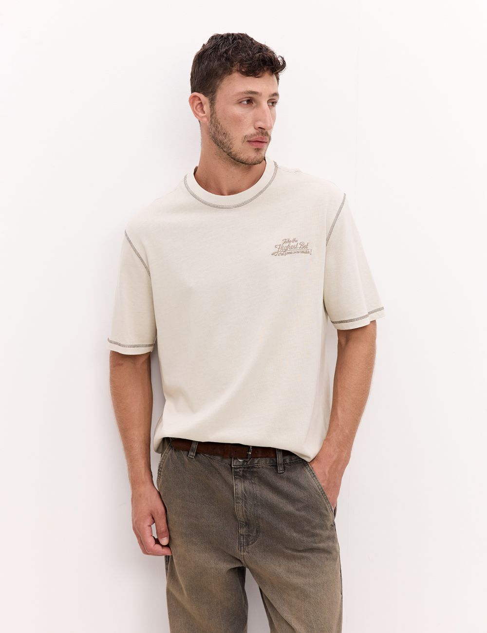 טי Relax fit עם תיפורים ורקמה