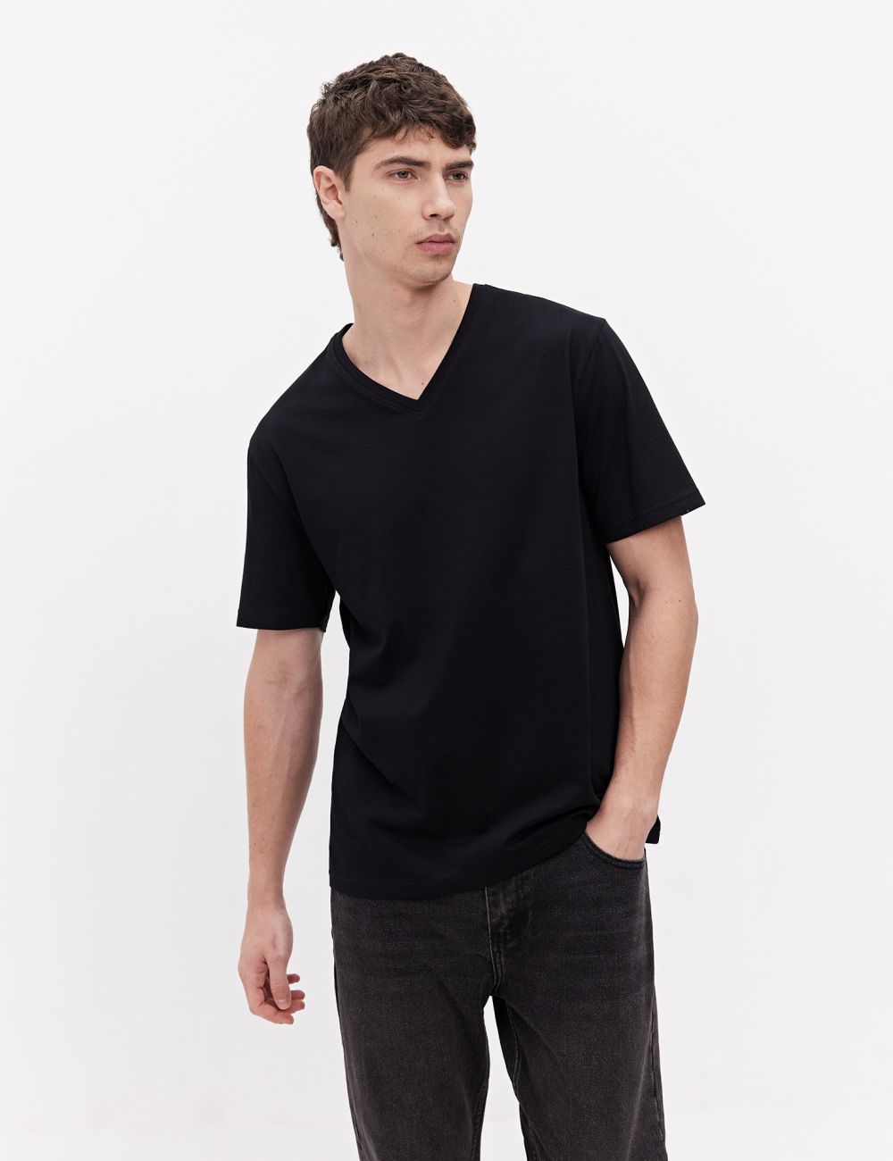 טי שירט בייסיק בגזרת v