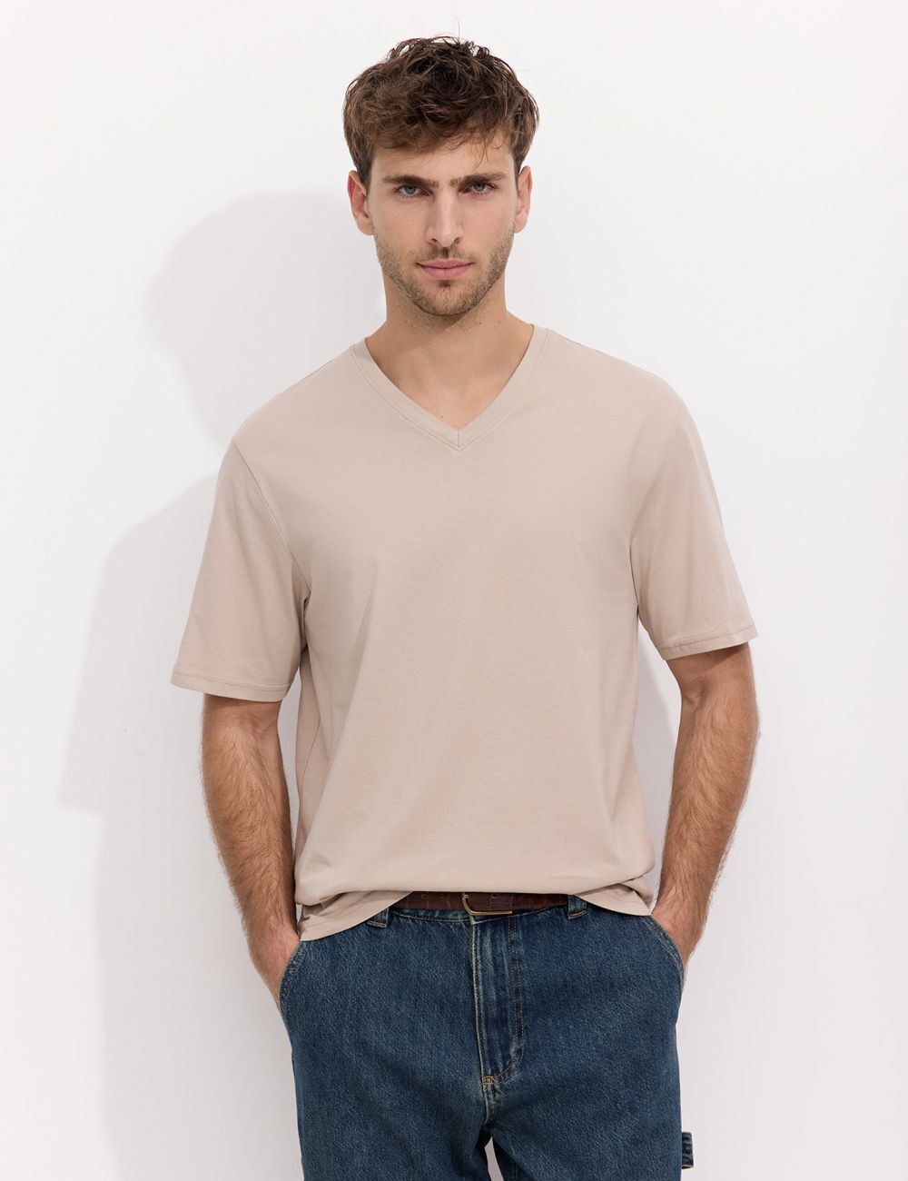 טי שירט בייסיק בצווארון v