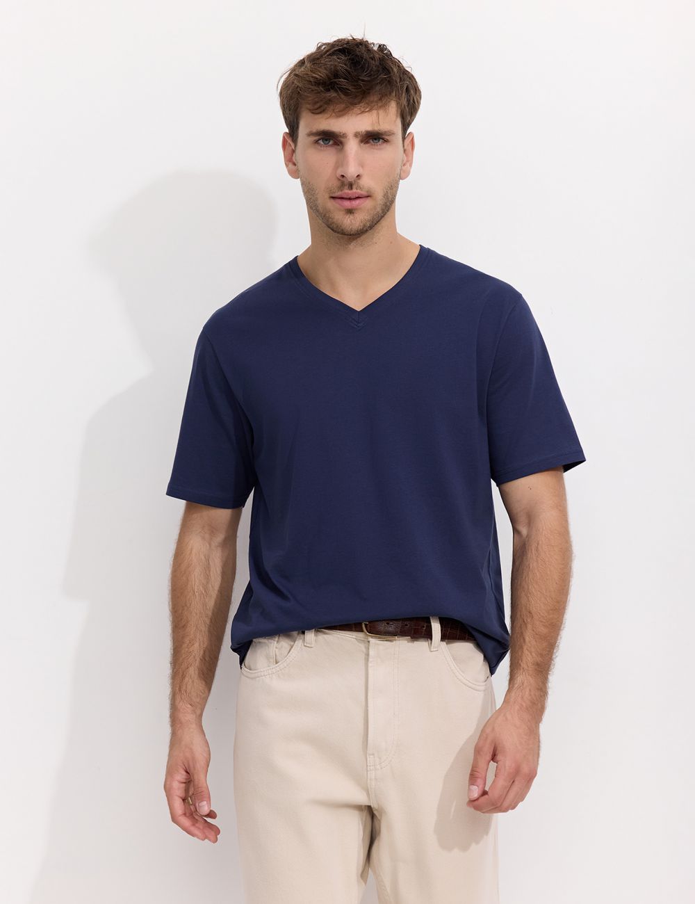 טי שירט בייסיק בצווארון v